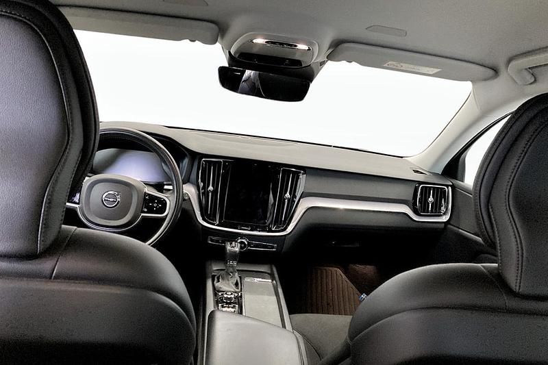 Begagnad Volvo V60 Momentum 203 HK (149 kW) 2020 Grå Kombi