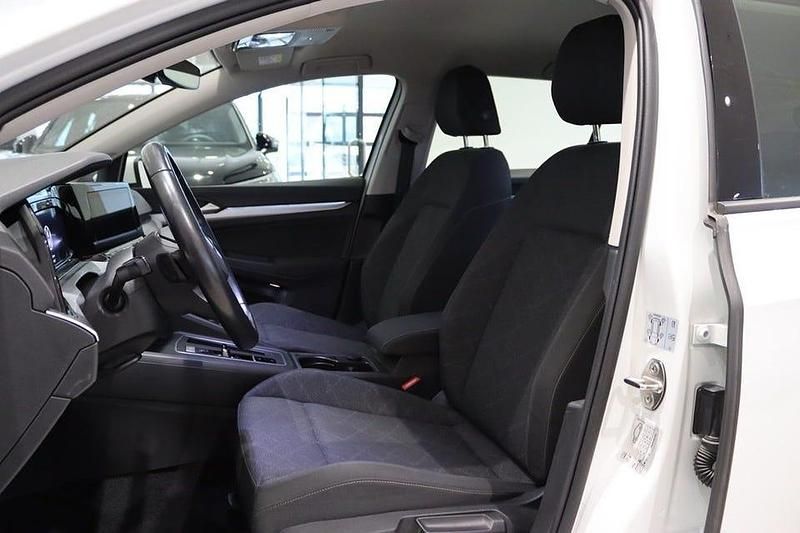 Begagnad VW Golf VIII 131 HK (96 kW) 2022 Vit