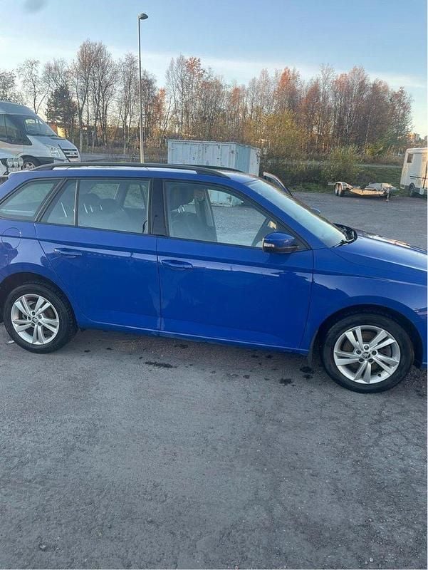 Blå Begagnad 2019 Skoda Fabia Style Kombi | 165 000 kr (Marknadspris) - Bild 1/4