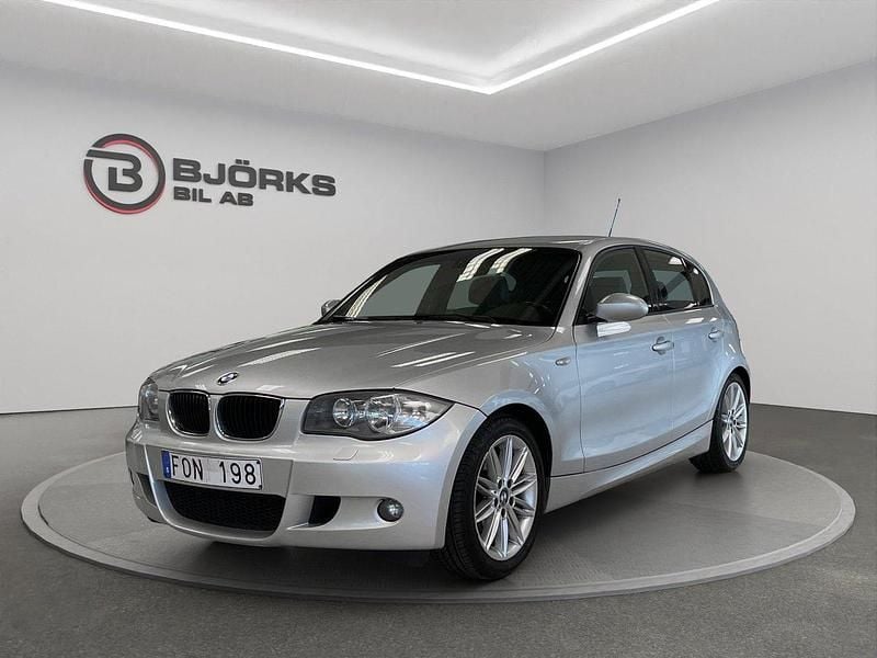 Ljusgrå Begagnad 2007 BMW 120 Advantage Halvkombi | 74 500 kr (Lite dyr) - Bild 1/4