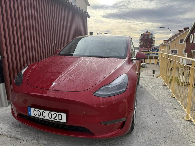 Begagnad 2022 Tesla Model Y Long Range AWD SUV | 389 000 kr (Marknadspris) - Bild 1/4