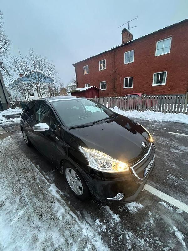 Begagnad 2014 Peugeot 208 Halvkombi | 65 000 kr (Marknadspris) - Bild 1/4