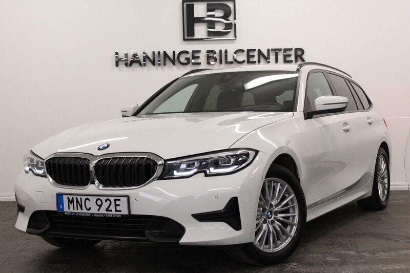 Vit Begagnad 2021 BMW 320 Kombi | 289 900 kr (Superpris) - Bild 1/4