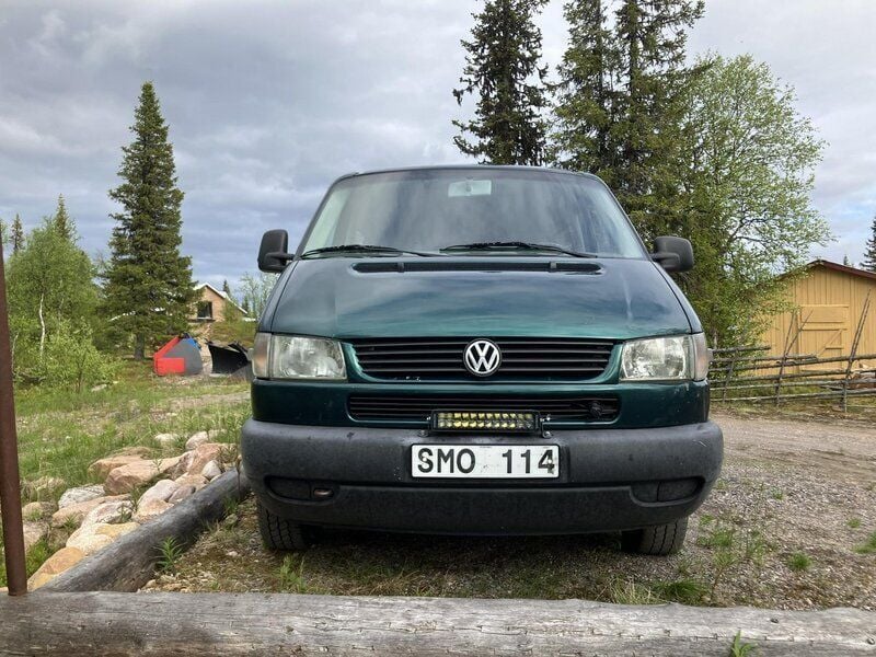 Grön Begagnad 2001 VW Caravelle Minibuss | 25 000 kr - Bild 1/4