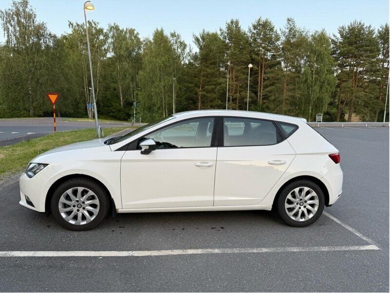 Vit Begagnad 2015 Seat Leon Halvkombi | 65 000 kr (Bra pris) - Bild 1/4
