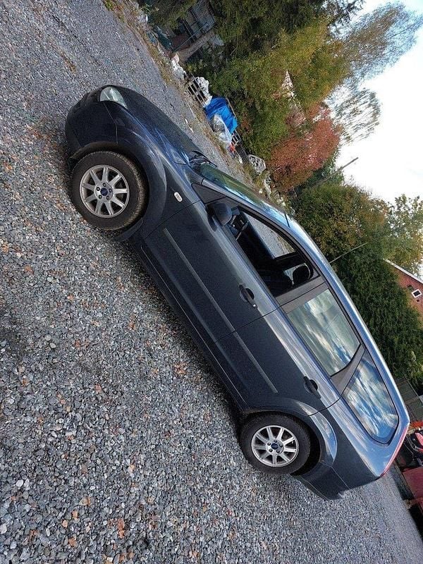 Grå Begagnad 2006 Ford Focus Kombi | 17 000 kr (Marknadspris) - Bild 1/4