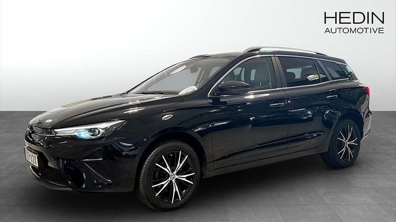 Svart (black) Begagnad 2022 MG MG5 EV Long Range Luxury Kombi | 229 900 kr (Marknadspris) - Bild 1/4