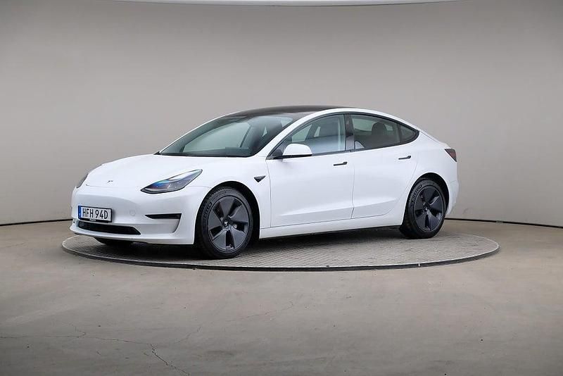 Vit Begagnad 2022 Tesla Model 3 Sedan | 345 000 kr (Lite dyr) - Bild 1/4