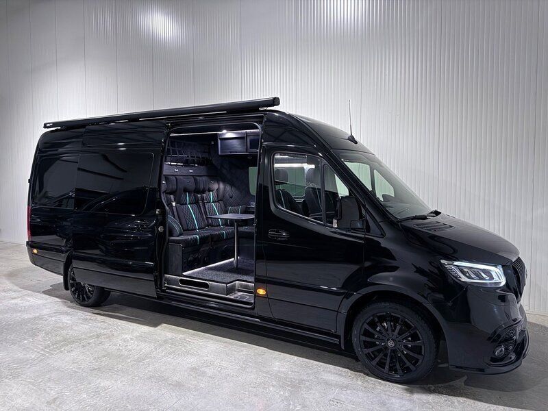 Svart Ny 2024 Mercedes Sprinter AMG Van | 1 686 250 kr - Bild 1/4