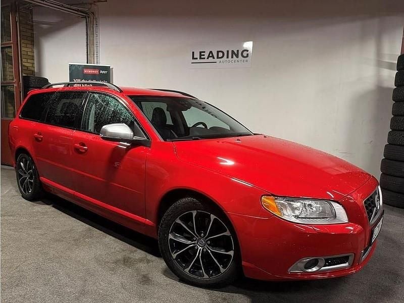 Röd Begagnad 2012 Volvo V70 R-Design Kombi | 119 900 kr (Lite dyr) - Bild 1/4