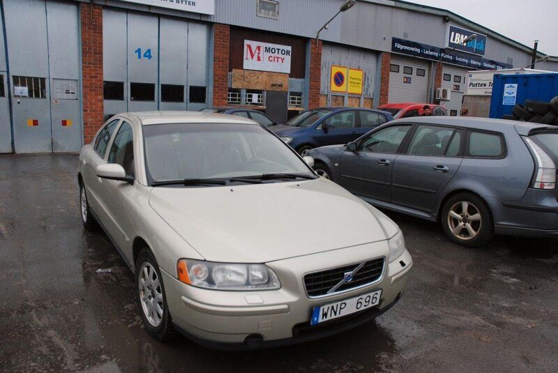 Ljusbrun Begagnad 2005 Volvo S60 Business Edition Sedan | 34 900 kr (Marknadspris) - Bild 1/4