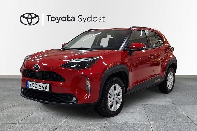 Emotional red pearl Begagnad 2025 Toyota Yaris Cross Active SUV | 309 000 kr (Marknadspris) - Bild 1/4