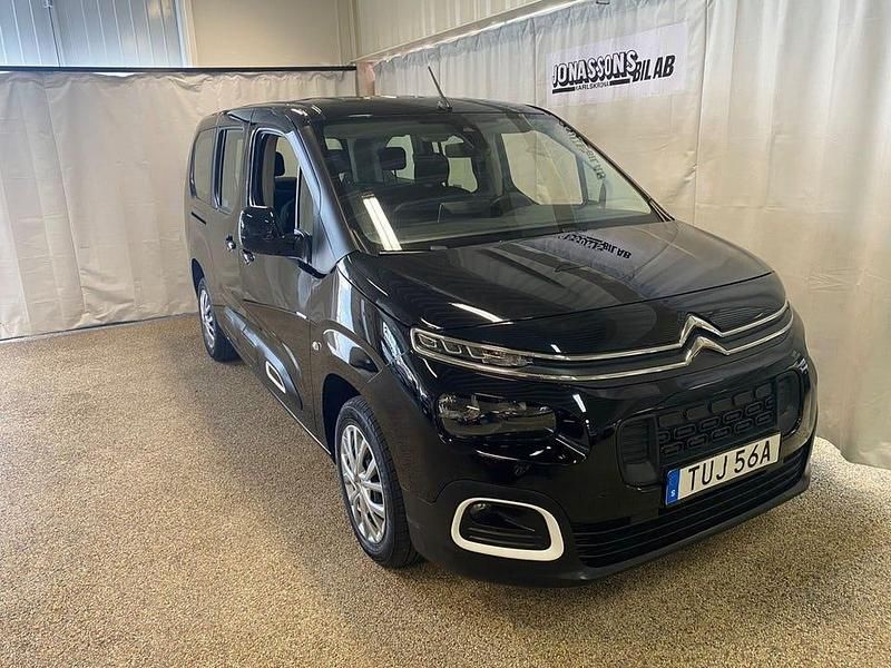 Svart Begagnad 2019 Citroën Berlingo Feel Minibuss | 249 000 kr (Marknadspris) - Bild 1/4
