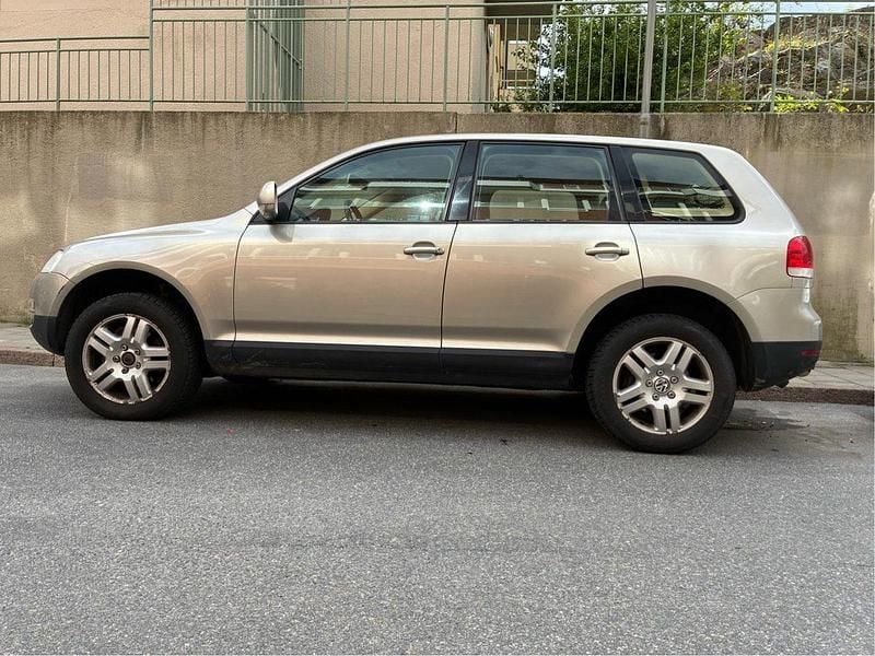 Brun Begagnad 2003 VW Touareg SUV | 35 000 kr (Superpris) - Bild 1/4