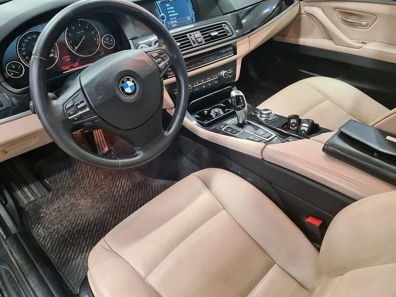 Begagnad BMW 528 245 HK (180 kW) 2011 Svart Kombi