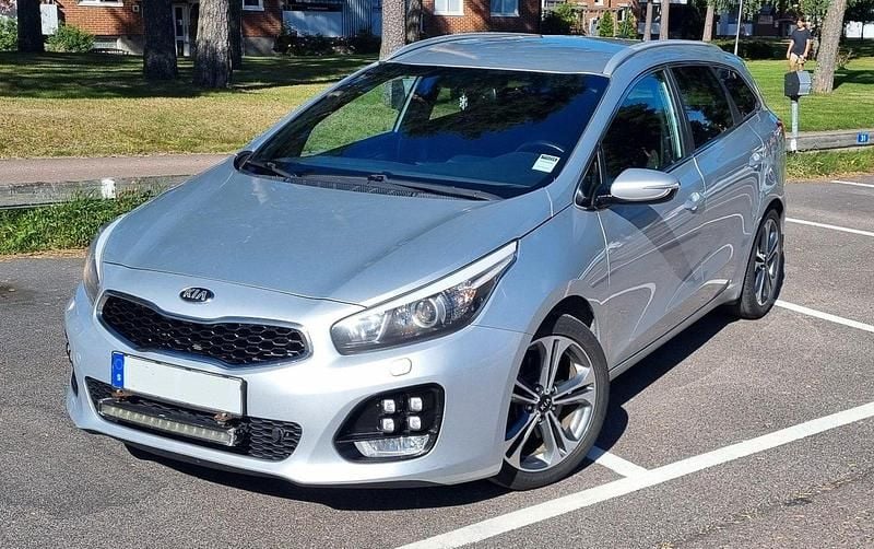 Grå Begagnad 2016 Kia Ceed Sportswagon GT-Line Kombi | 82 000 kr (Bra pris) - Bild 1/4