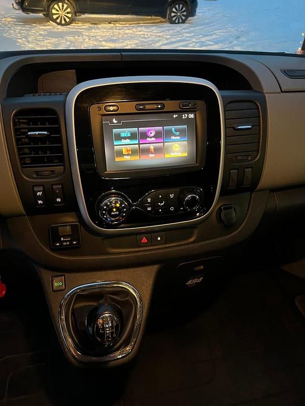 Begagnad Renault Trafic 145 HK (106 kW) 2017 Minibuss