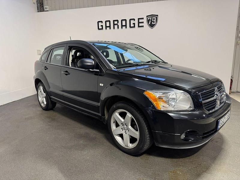 Begagnad Dodge Caliber 160 HK (117 kW) 2009 Svart Halvkombi