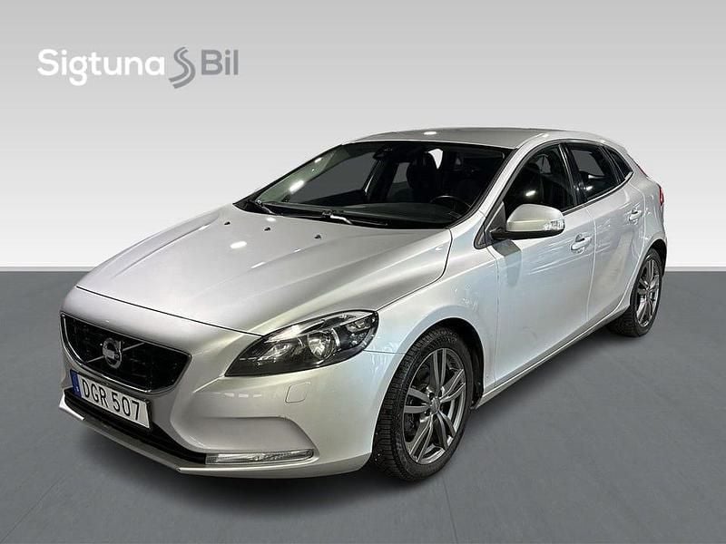 Begagnad Volvo V40 Kinetic 116 HK (85 kW) 2014 Silver Kombi