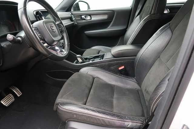 Begagnad Volvo XC40 R-Design 190 HK (139 kW) 2018 Vit SUV