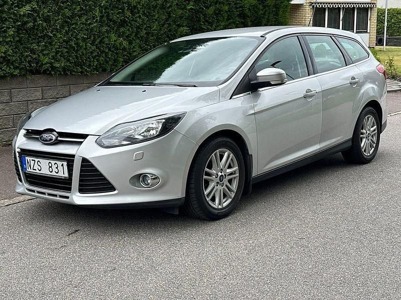 Begagnad Ford Focus Titanium 101 HK (74 kW) 2013 Grå Kombi