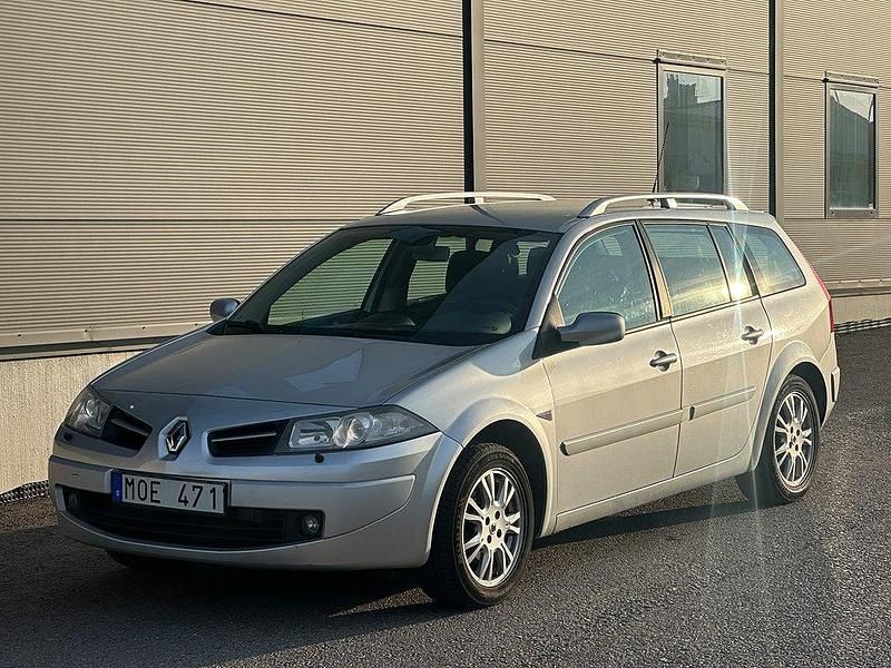 Silver Begagnad 2009 Renault Mégane GrandTour Kombi | 24 900 kr (Bra pris) - Bild 1/4