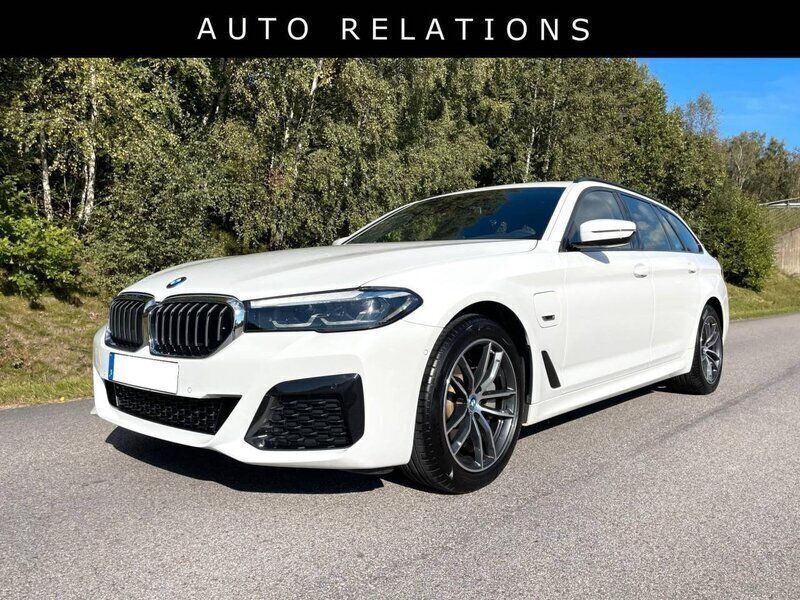 Begagnad BMW 530e M Sport 293 HK (215 kW) 2023 Vit solid alpinvit ii Kombi