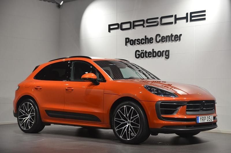 Orange Begagnad 2022 Porsche Macan S SUV | 799 000 kr (Marknadspris) - Bild 1/4