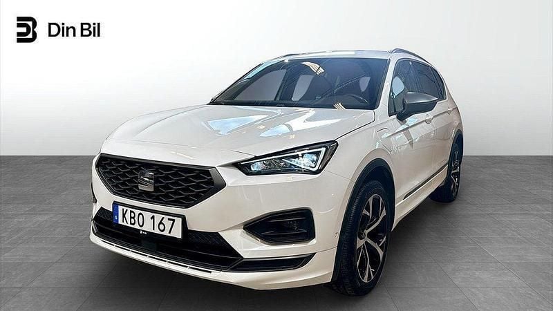 Vit Begagnad 2023 Seat Tarraco FR SUV | 419 900 kr (Bra pris) - Bild 1/4