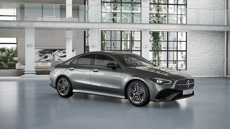 Grå Ny 2024 Mercedes CLA200 Advanced Plus Sportkupé | 459 300 kr (Marknadspris) - Bild 1/4
