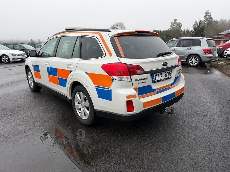 Begagnad Subaru Outback 167 HK (122 kW) 2012 Vit Kombi