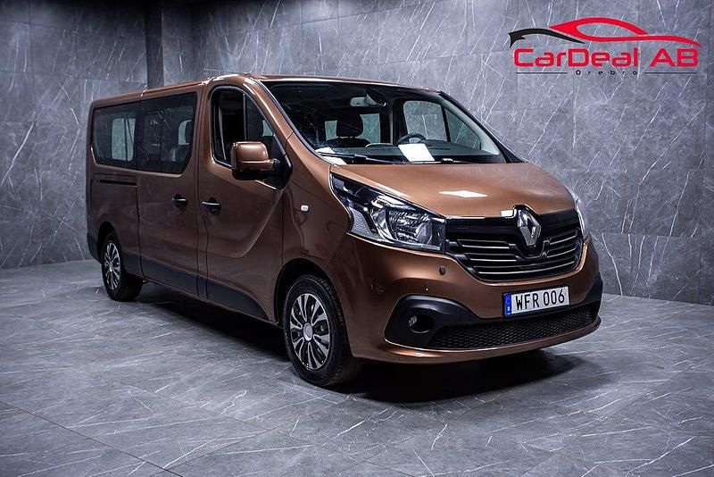 Brun Begagnad 2015 Renault Trafic Minibuss | 158 800 kr - Bild 1/4