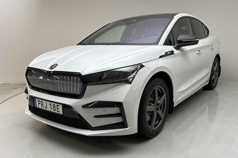 Vit Begagnad 2024 Skoda Enyaq iV RS SUV | 525 000 kr (Marknadspris) - Bild 1/4