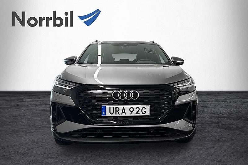 Begagnad Audi Q4 e-tron S-Line 210 kW (286 HK) 2024 Grå SUV