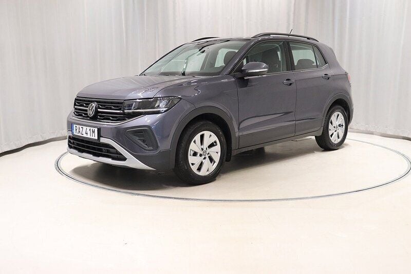 Grå (smokey grey metallic) Begagnad 2023 VW T-Cross Life SUV | 214 900 kr (Marknadspris) - Bild 1/4
