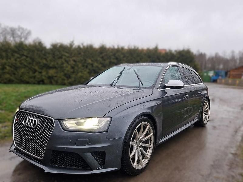 Grå Begagnad 2014 Audi RS4 Kombi | 399 000 kr (Bra pris) - Bild 1/4