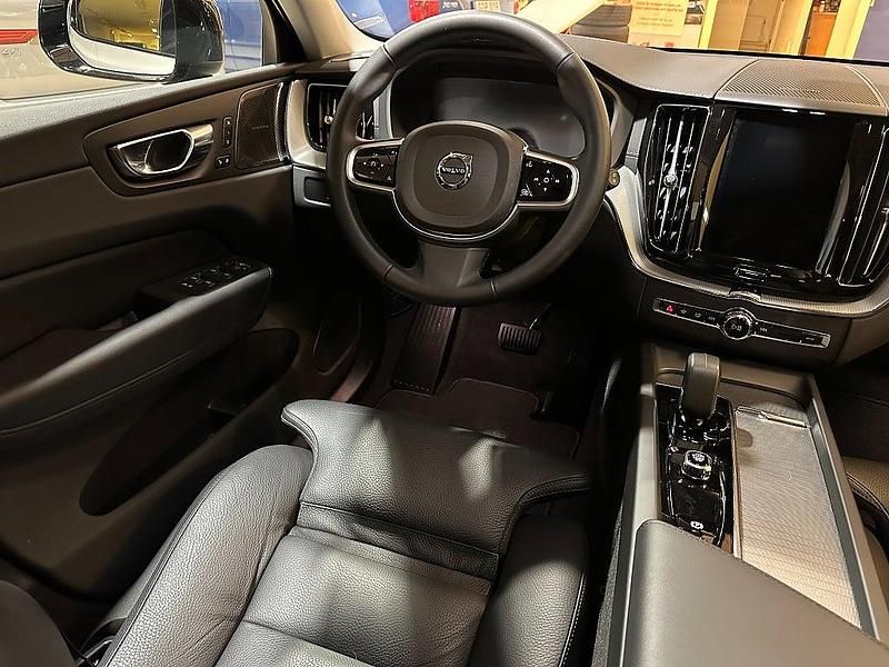 Begagnad Volvo XC60 Ultra 253 HK (186 kW) 2024 Ljusgrå SUV