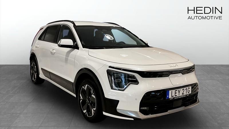 Vit (white) Begagnad 2022 Kia e-Niro SUV | 309 000 kr (Lite dyr) - Bild 1/4