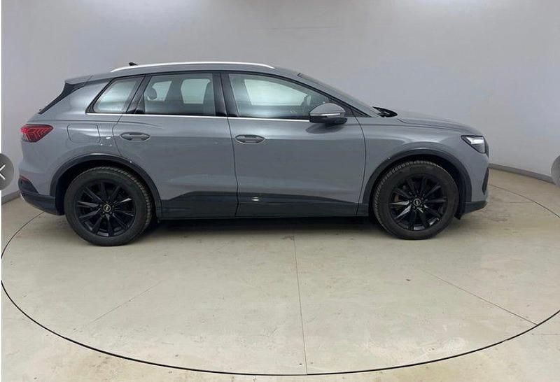 Begagnad Audi Q4 e-tron Advanced 150 kW (204 HK) 2023 Grå SUV