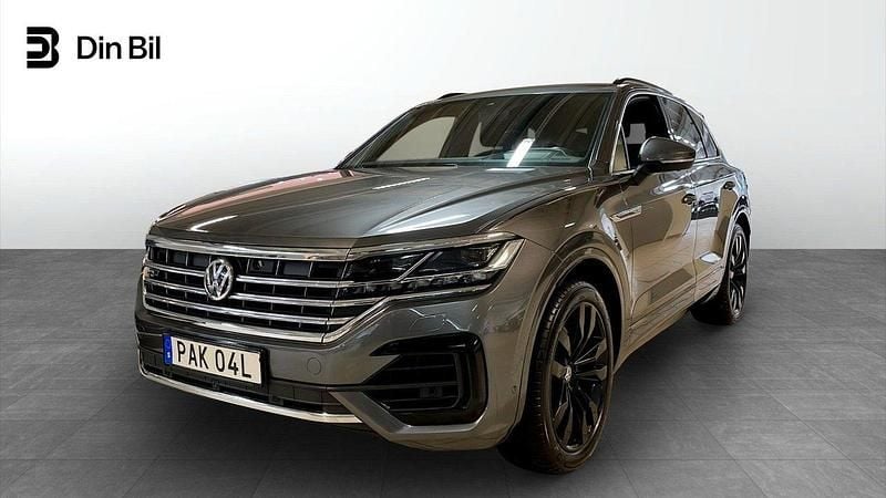 Grå Begagnad 2020 VW Touareg R-line SUV | 519 900 kr (Marknadspris) - Bild 1/4