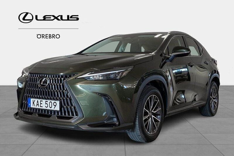 Grön Begagnad 2021 Lexus NX350h SUV | 409 900 kr (Lite dyr) - Bild 1/4