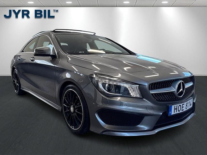 Mörkgrå Begagnad 2014 Mercedes CLA180 AMG Sedan | 159 000 kr - Bild 1/4