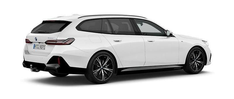 Vit Ny 2025 BMW 530e Comfort Edition Kombi | 759 900 kr (Marknadspris) - Bild 1/2