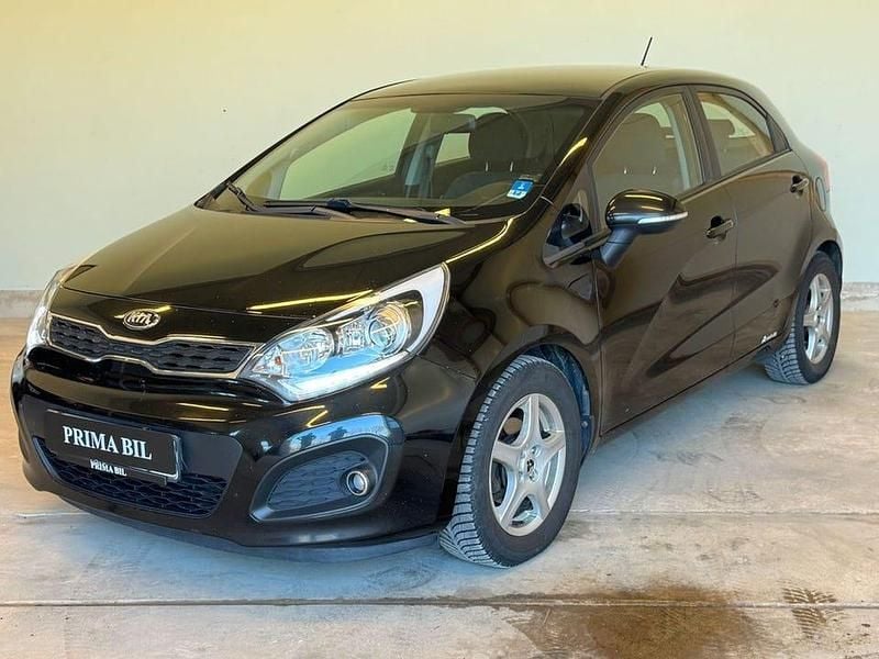 Svart Begagnad 2014 Kia Rio Halvkombi | 54 900 kr (Bra pris) - Bild 1/4