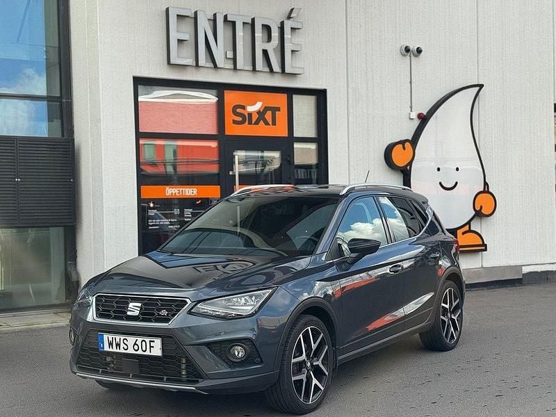 Mörkgrå (grå) Begagnad 2020 Seat Arona FR SUV | 154 900 kr (Marknadspris) - Bild 1/4