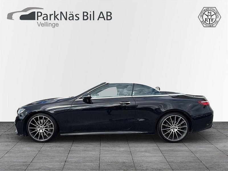 Svart (obsidian svart metallic) Begagnad 2017 Mercedes E300 AMG Cab | 429 900 kr (Marknadspris) - Bild 1/4