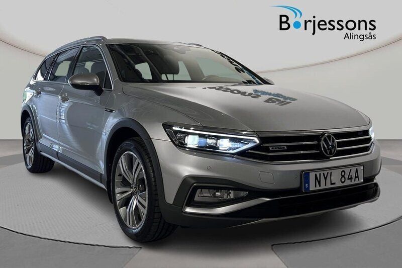 Silver Begagnad 2022 VW Passat Alltrack Kombi | 379 900 kr (Marknadspris) - Bild 1/4