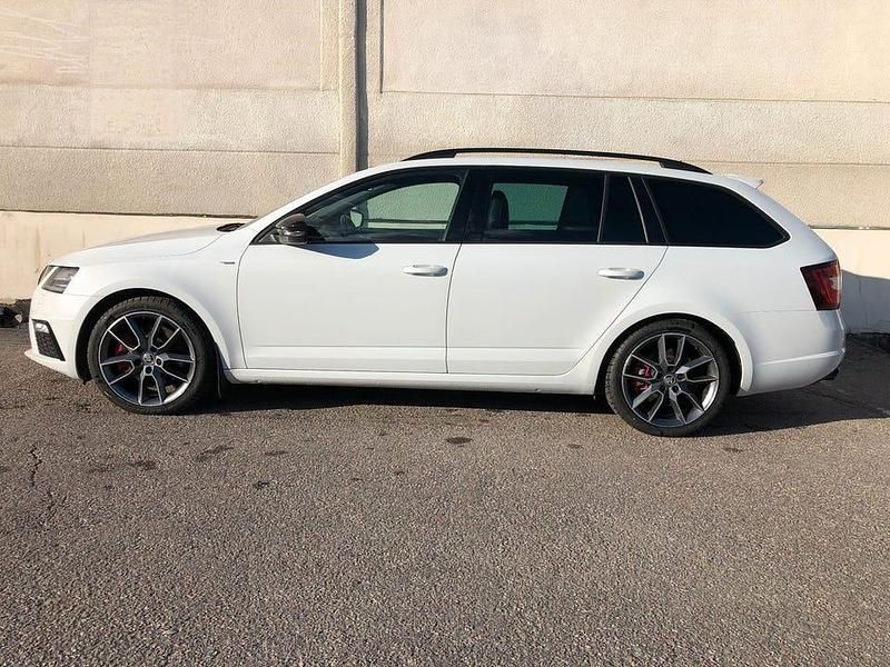 Begagnad Skoda Octavia RS 245 HK (180 kW) 2018 Vit (vitmetallic) Kombi
