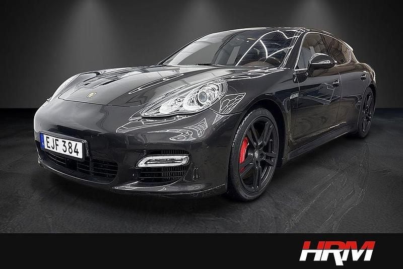 Mörkgrå Begagnad 2011 Porsche Panamera Sport Halvkombi | 379 900 kr (Bra pris) - Bild 1/4