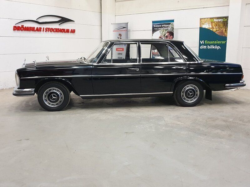 Begagnad Mercedes 280 140 HK (102 kW) 1970 Svart Sedan